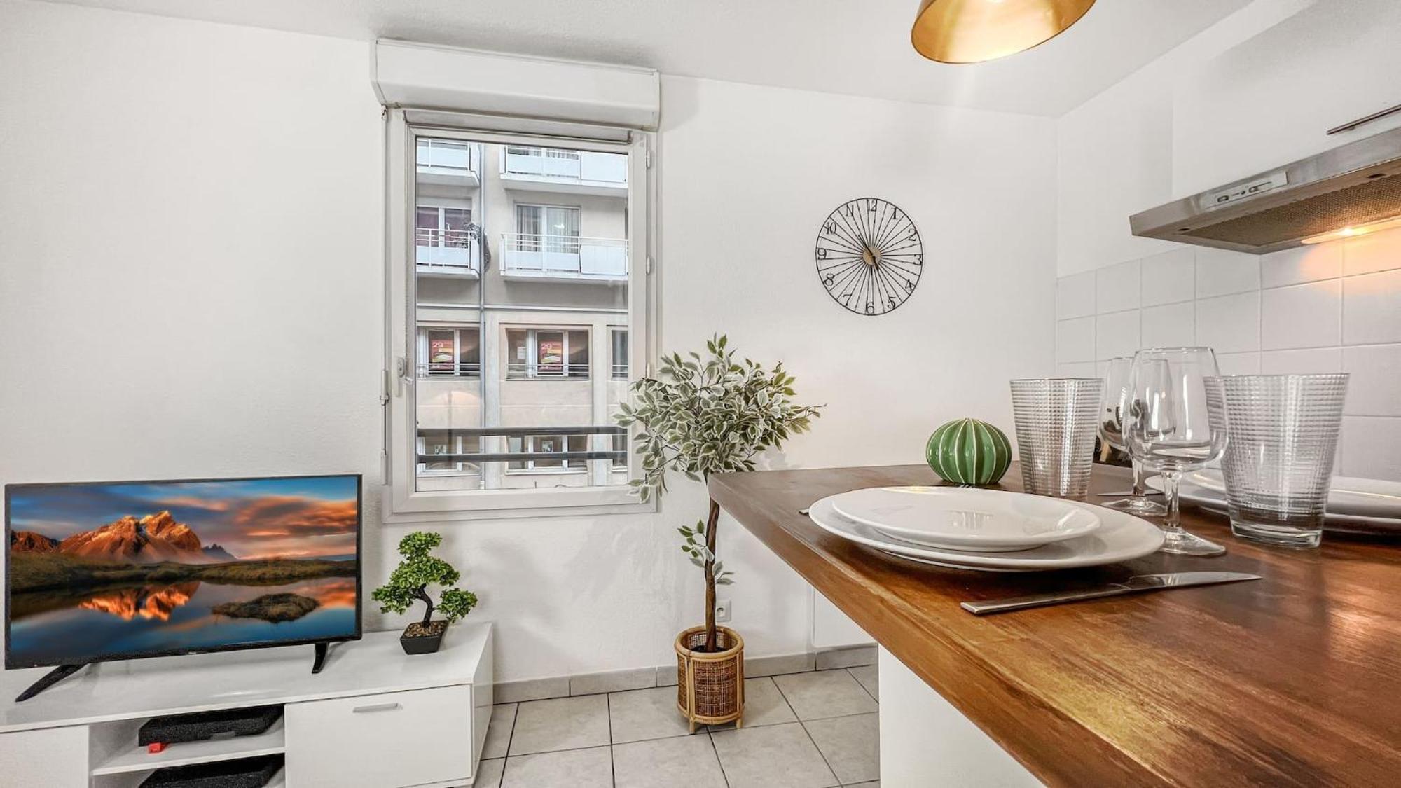 Homey Wild - Proche Gare Et Tram - Proche Centre - Balcon Prive - Parking Prive - Wifi Gratuit Annemasse Ngoại thất bức ảnh